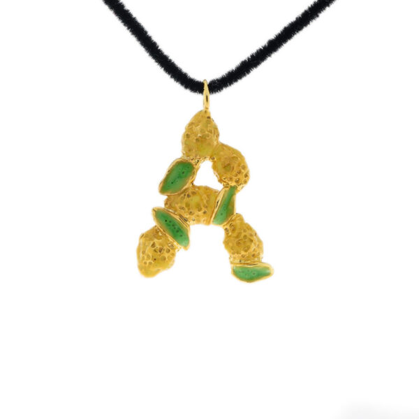 Collana con iniziale a agrodolce caucciù